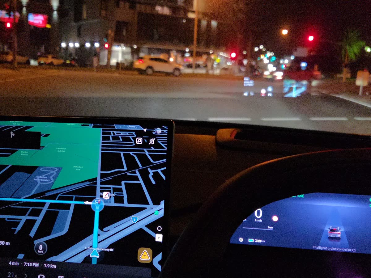 HUD for Waze V2 Dashboard View
